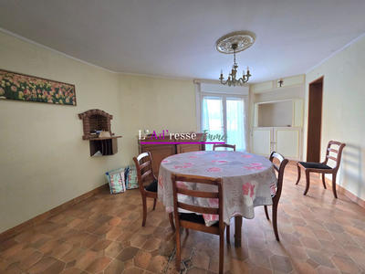 Maison - 197 m² - 8 pièces
