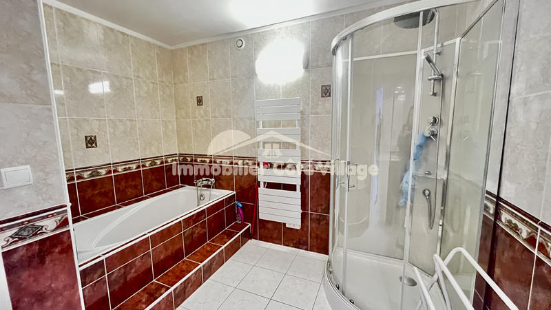 Propriété - 208 m² - 8 pièces