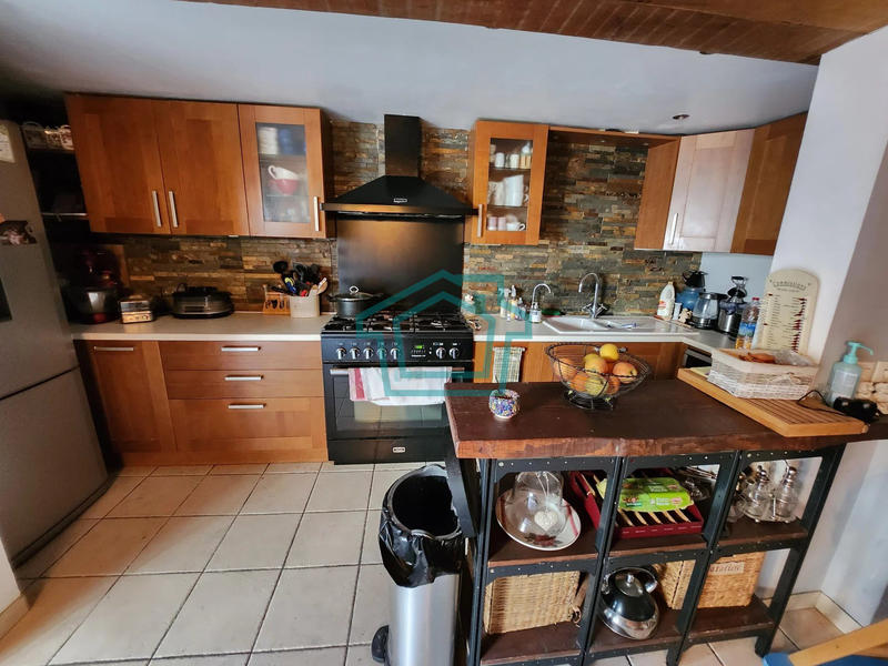 Maison - 230 m² - 7 pièces