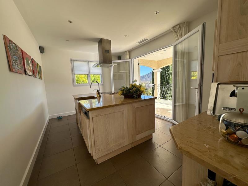 Maison - 212 m² - 6 pièces