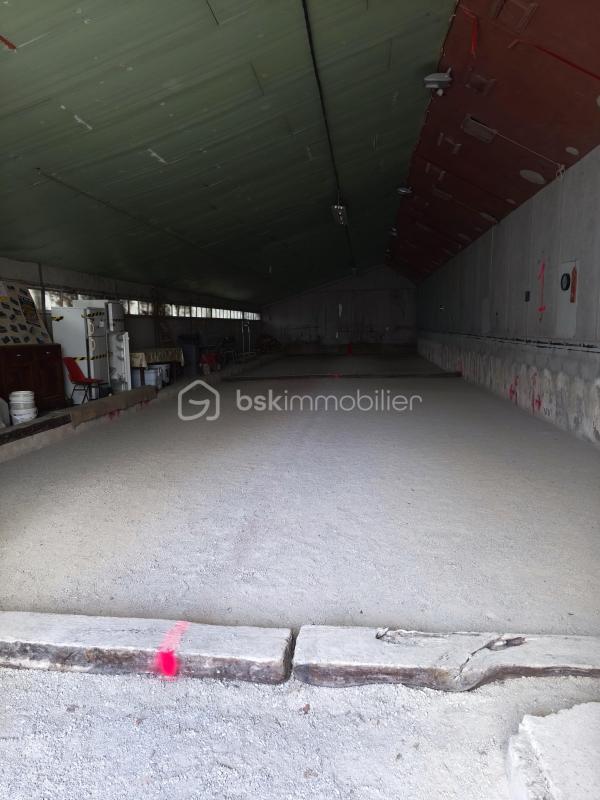 Maison - 375 m² - 2 pièces