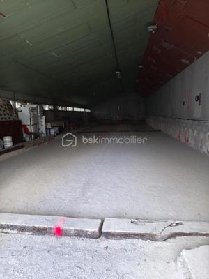 Maison - 375 m² - 2 pièces