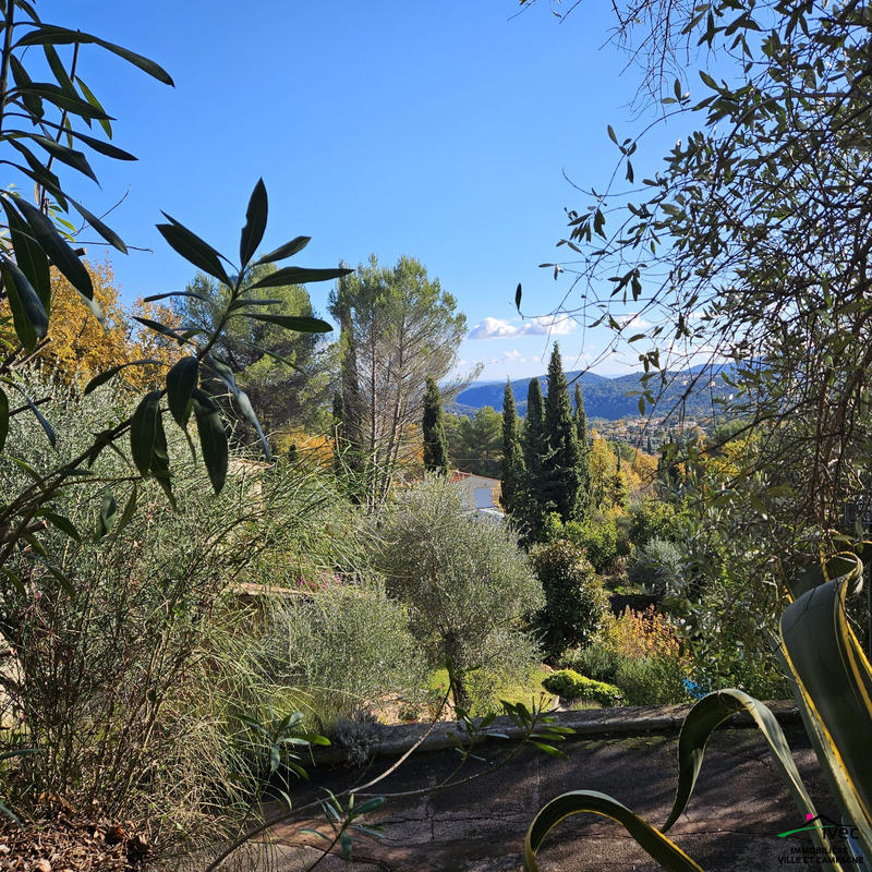 Maison - 205 m² - 6 pièces