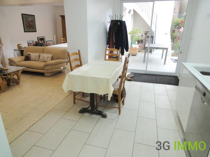 Maison - 235 m² - 9 pièces