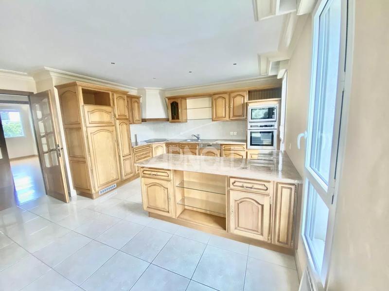 Appartement - 168 m² - 5 pièces