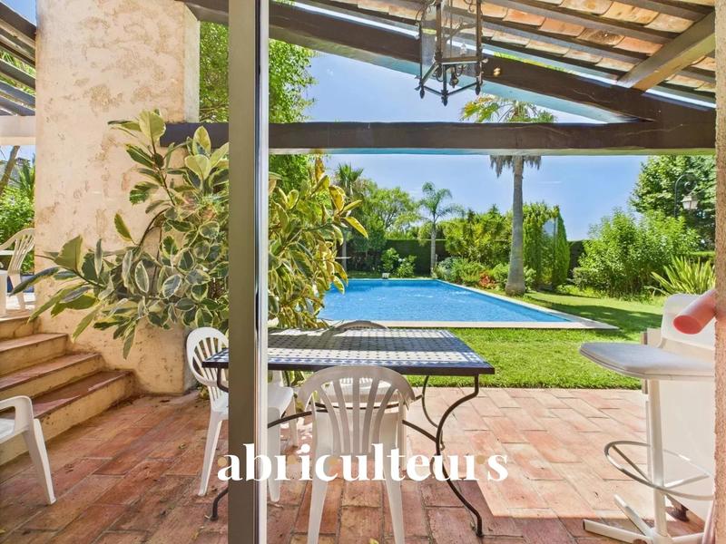 Maison - 276 m² - 7 pièces