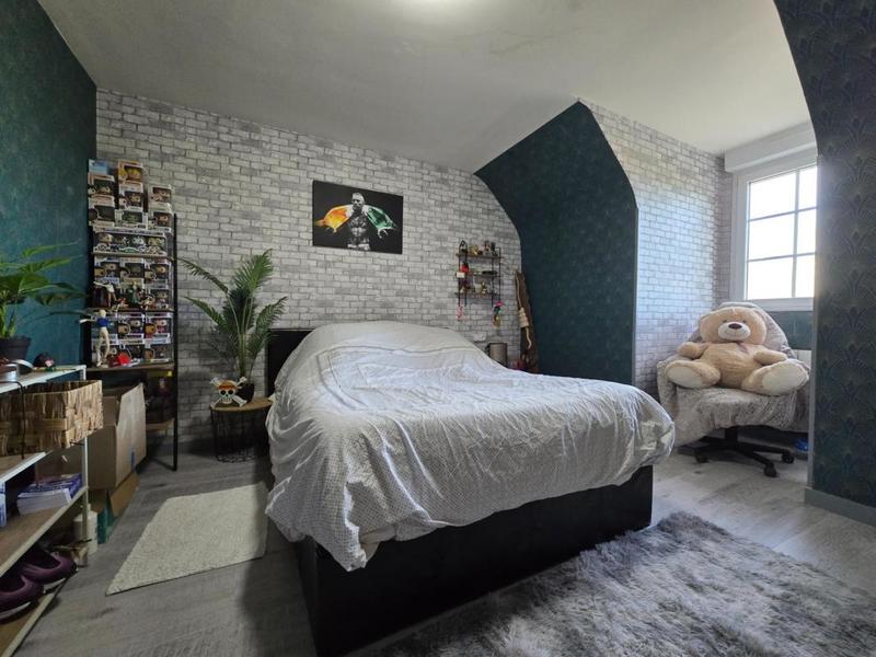 Maison - 237 m² - 8 pièces