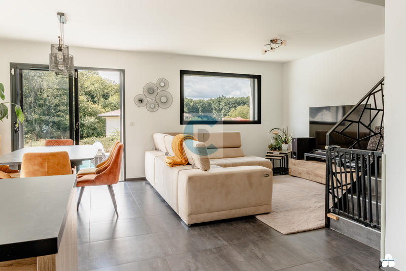 Maison - 96 m² - 5 pièces