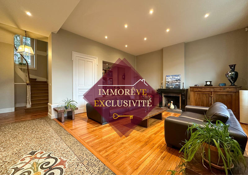 Maison - 317 m² - 10 pièces