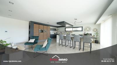 Maison - 230 m² - 6 pièces