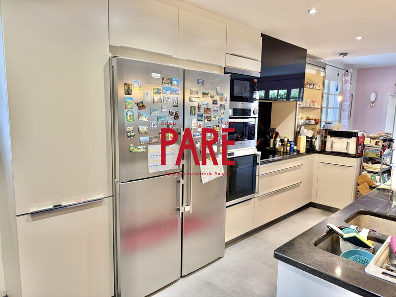 Maison - 205 m² - 6 pièces