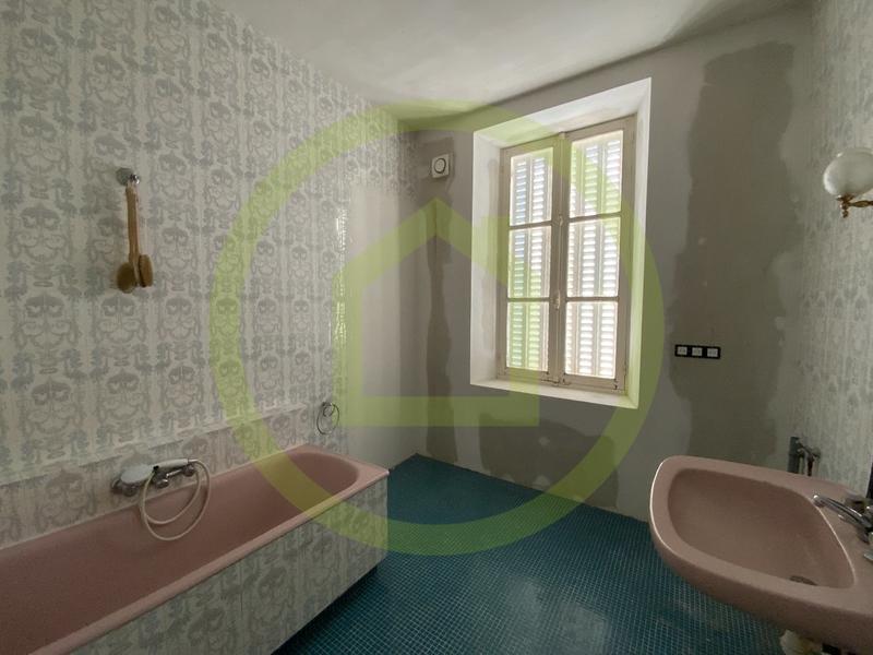 Maison - 275 m² - 11 pièces