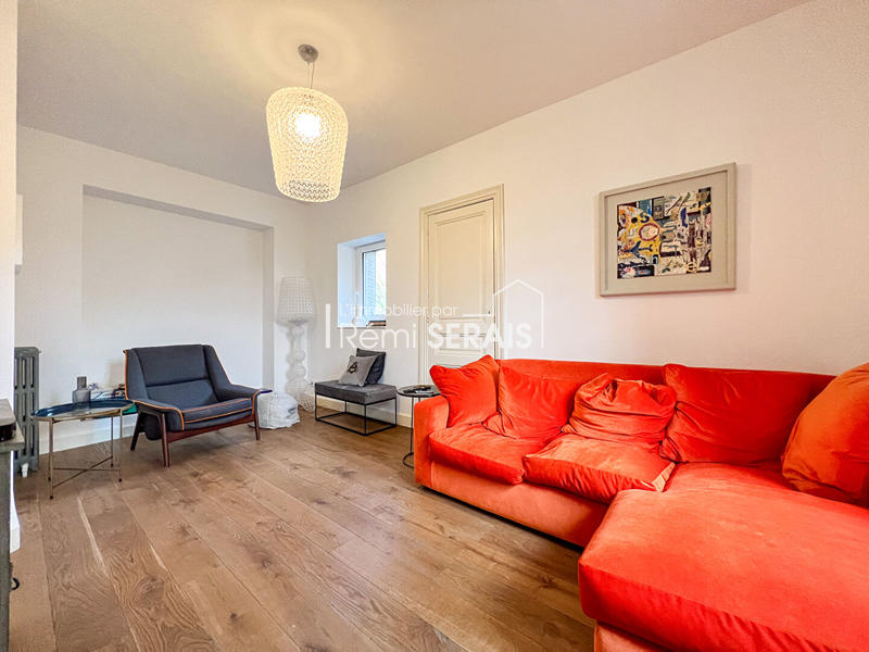 Maison - 202 m² - 9 pièces