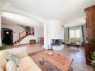 Maison - 212 m² - 5 pièces
