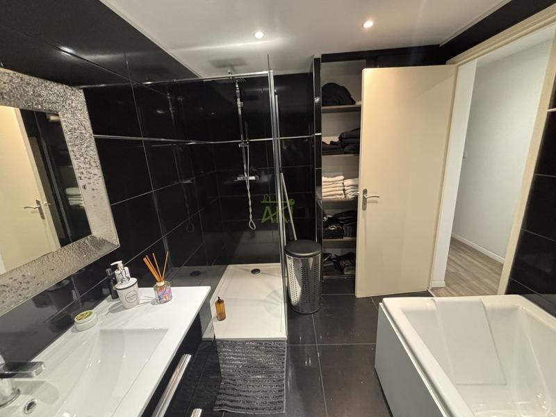 Appartement - 95 m² - 3 pièces