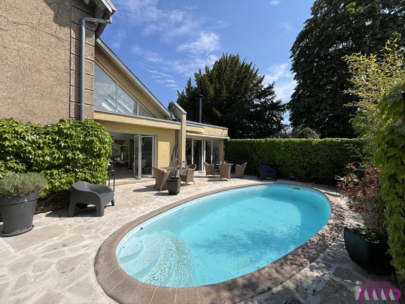 Maison - 197 m² - 7 pièces