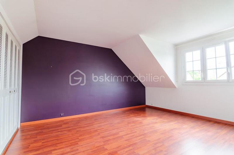 Pavillon - 180 m² - 7 pièces