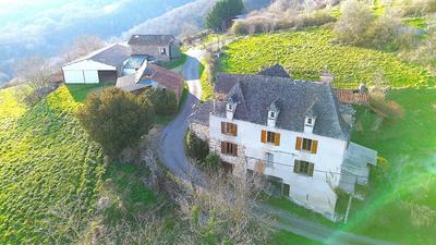 Corps de ferme - 240 m² - 8 pièces