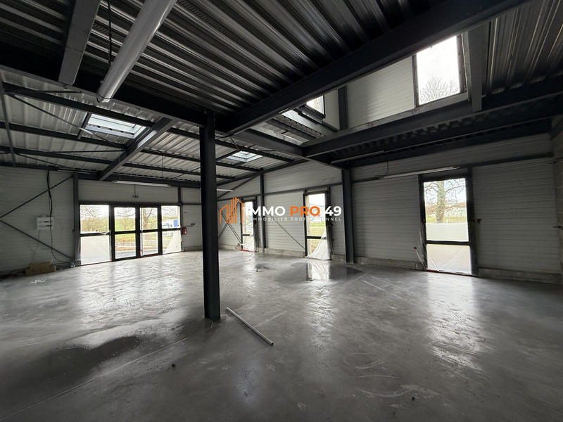 Local commercial - 244 m²