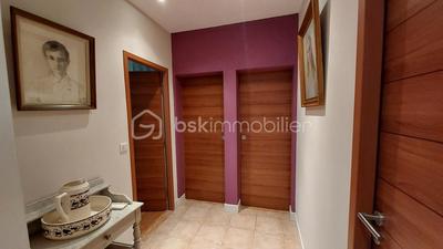 Maison - 235 m² - 8 pièces