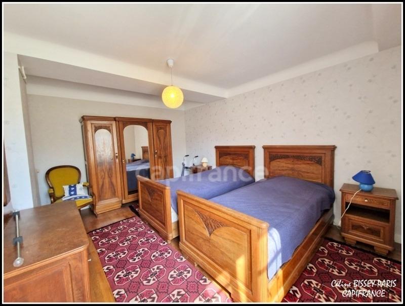 Maison - 270 m² - 9 pièces