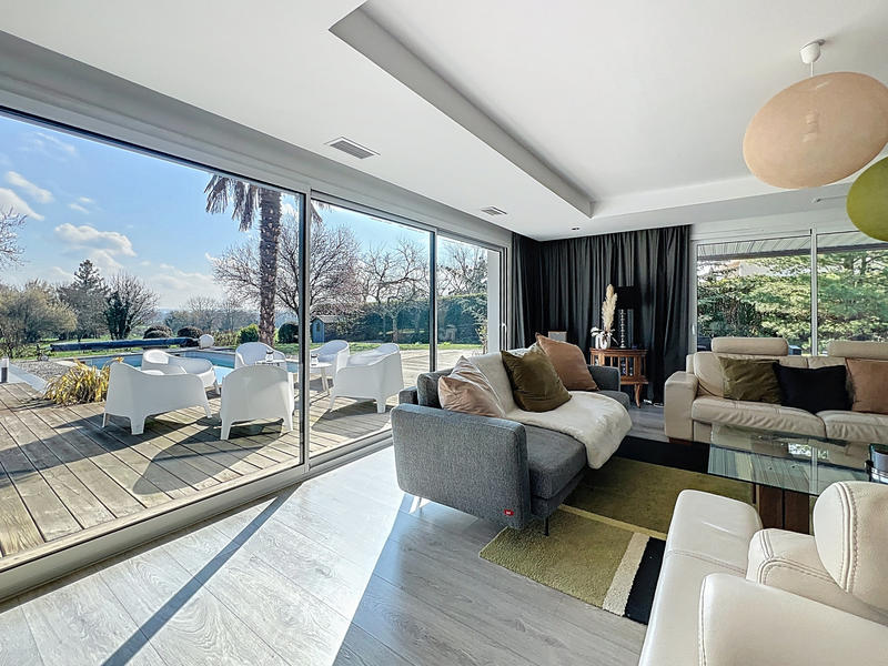 Maison - 222 m² - 6 pièces