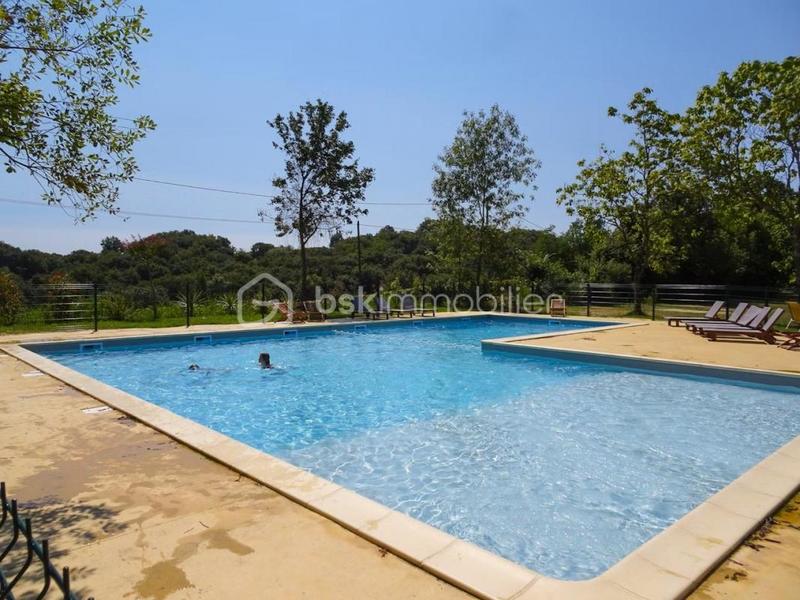 Maison - 600 m² - 30 pièces