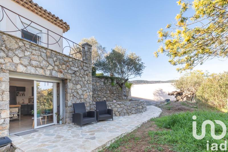 Maison - 256 m² - 8 pièces