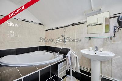 Maison - 280 m² - 13 pièces