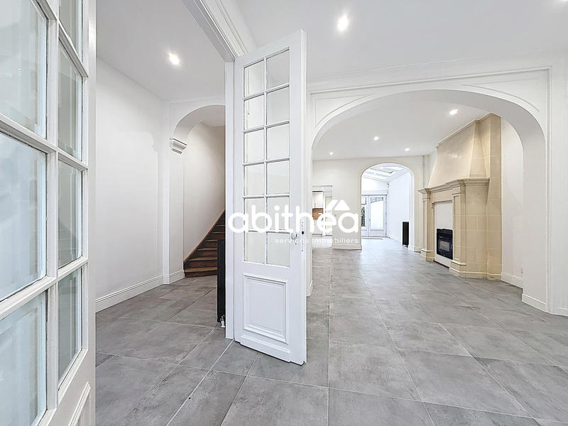 Maison - 205 m² - 9 pièces