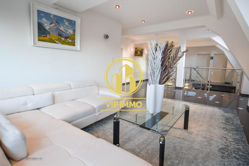 Maison - 241 m² - 6 pièces