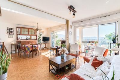 Appartement - 90 m² - 4 pièces