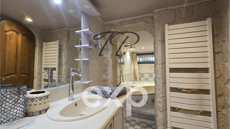 Maison - 230 m² - 7 pièces