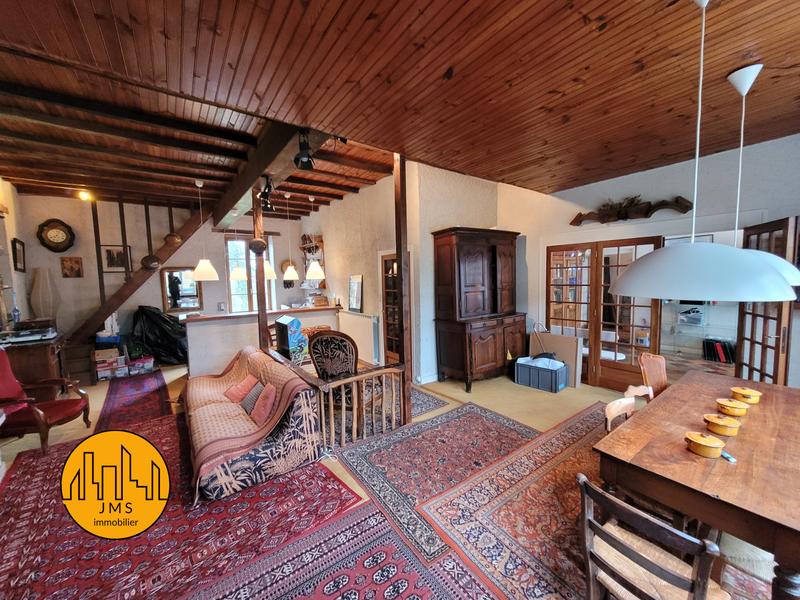 Maison - 275 m² - 11 pièces