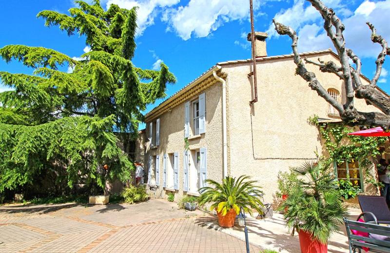 Maison - 233 m² - 11 pièces