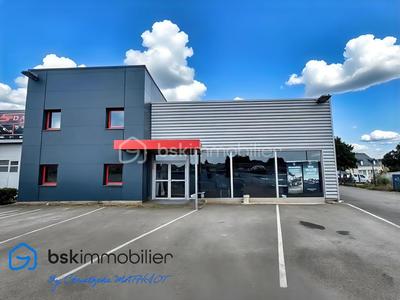 Entrepôt - 1 700 m² - 12 pièces