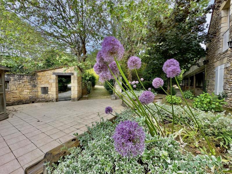 Demeure - 1 700 m² - 45 pièces