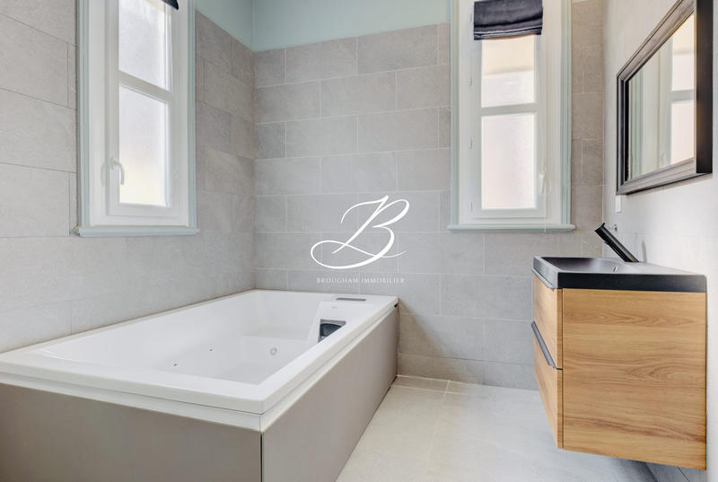 Appartement - 165 m² - 4 pièces