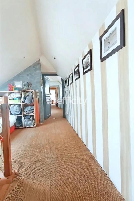 Maison - 224 m² - 7 pièces