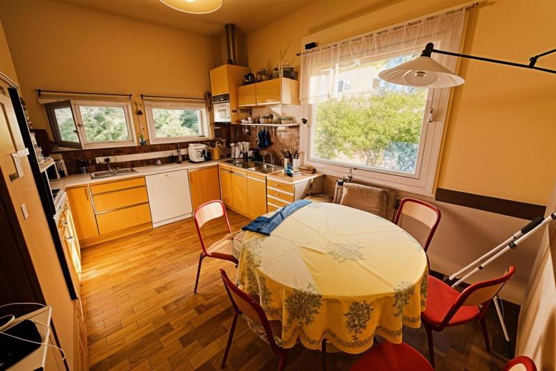 Maison - 220 m² - 8 pièces