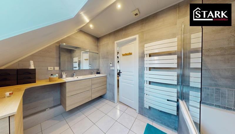 Maison - 130 m² - 5 pièces