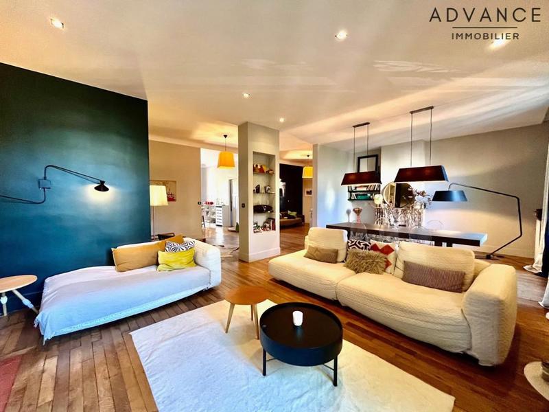 Maison - 315 m² - 12 pièces