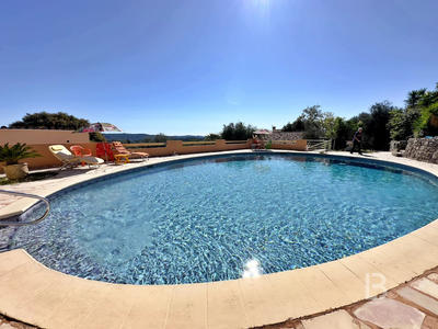 Maison - 192 m² - 8 pièces