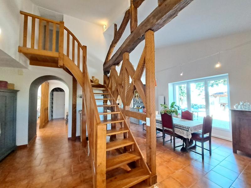 Maison - 185 m² - 7 pièces