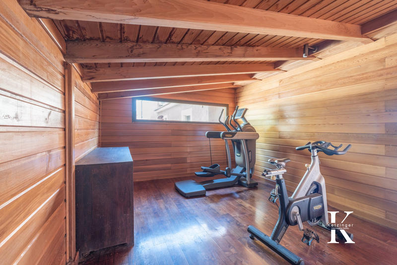 Villa - 256 m² - 6 pièces