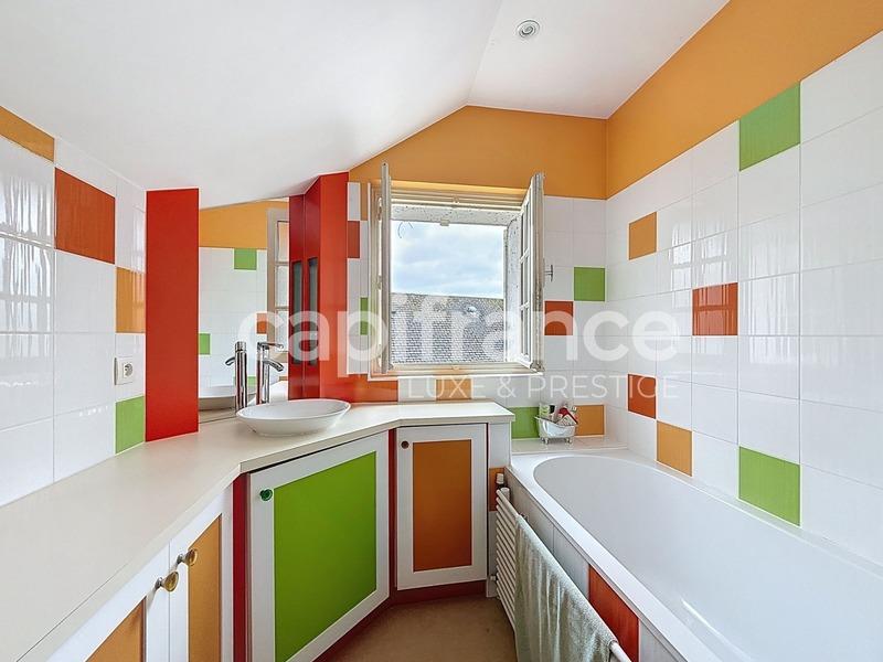 Maison - 305 m² - 9 pièces