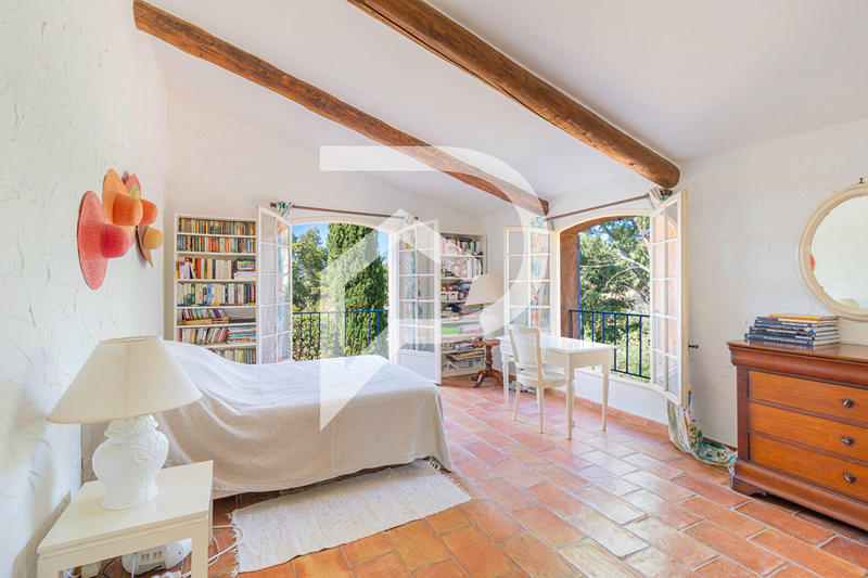 Maison - 380 m² - 10 pièces