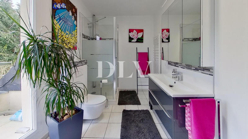 Appartement - 99 m² - 5 pièces