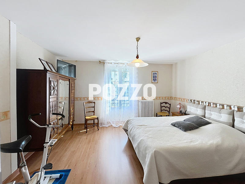 Maison - 212 m² - 7 pièces