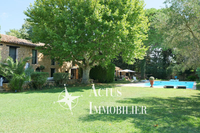 Maison - 233 m² - 8 pièces